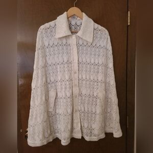 Vintage white lace cape. excellent condition size medium.